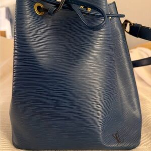 Louis Vuitton Navy Textured Epi Leather Bucket Bag with Gold Hardware